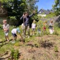 Les GS et les CP jardinent avec Antoine